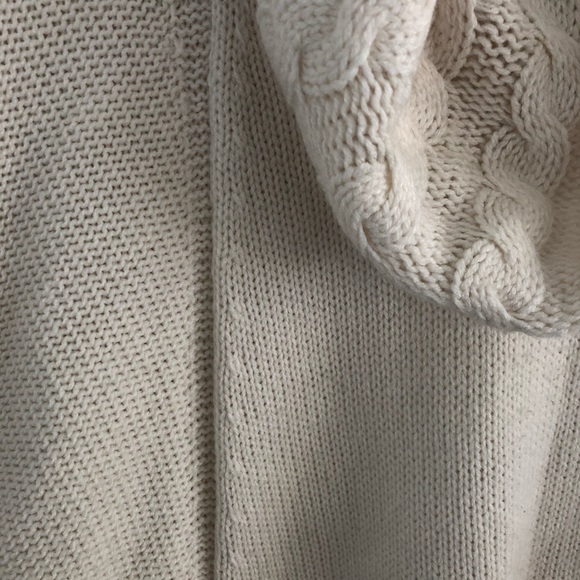 New York and Company sweater with pockets - Picture 3 of 4